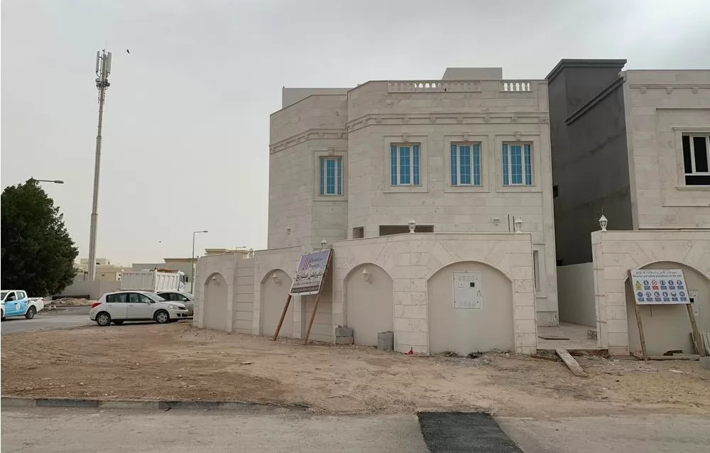 Residential Ready Property 6+maid Bedrooms U/F Standalone Villa  for sale in Madinat-ash-Shamal #7693 - 1  image 